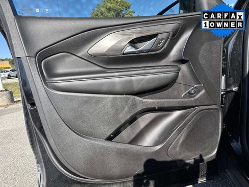 Used 2024 GMC Terrain SLE w/ Driver Convenience Package image 19