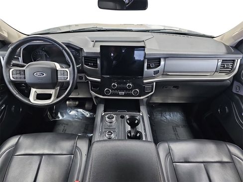 Used 2024 Ford Expedition XLT image 9