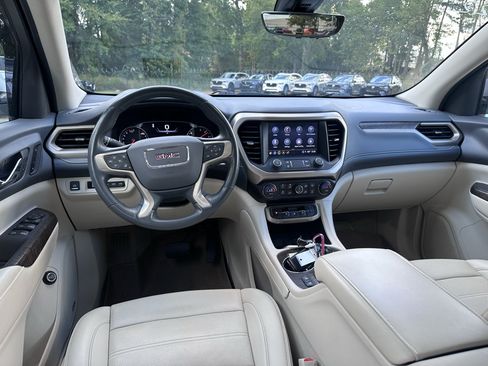 Used 2022 GMC Acadia Denali w/ Denali Ultimate Package FWD image 11