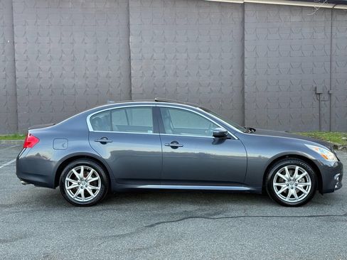 Used 2010 INFINITI G37 x Sedan w/ Premium Pkg image 4