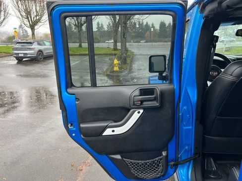 Used 2014 Jeep Wrangler Unlimited Sahara image 10