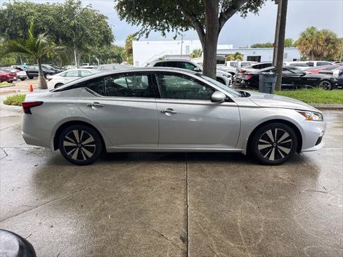 Used 2020 Nissan Altima 2.5 SL FWD image 7