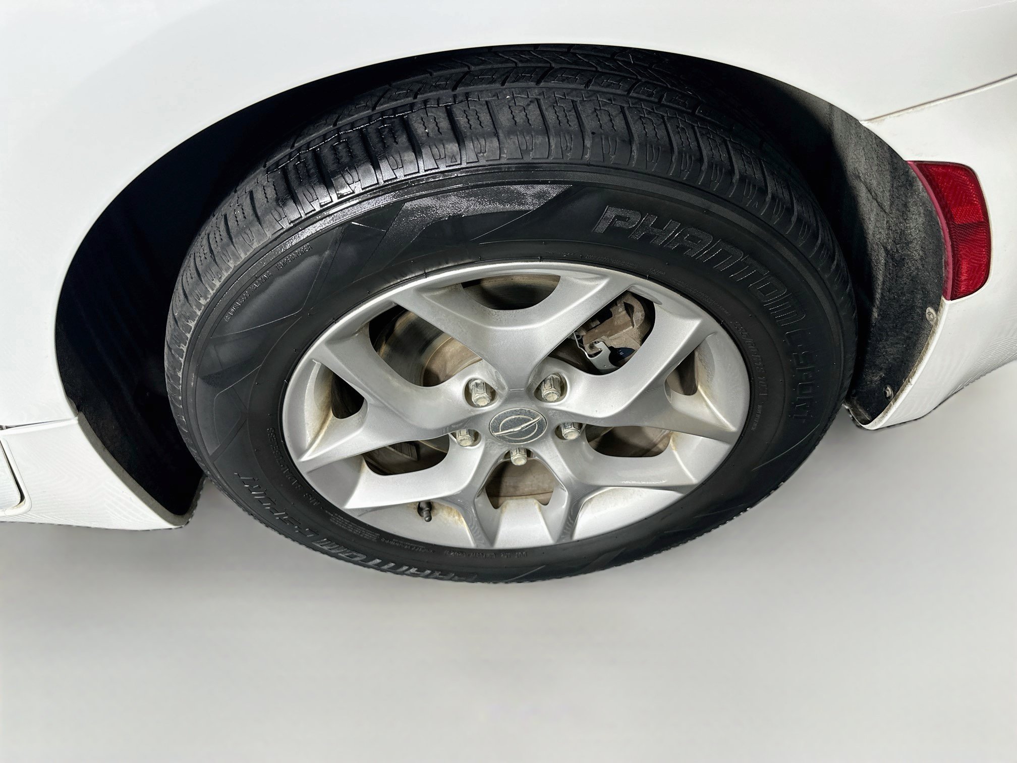 Used 2018 Chrysler Pacifica Touring Plus w/ Tire & Wheel Group FWD image 11