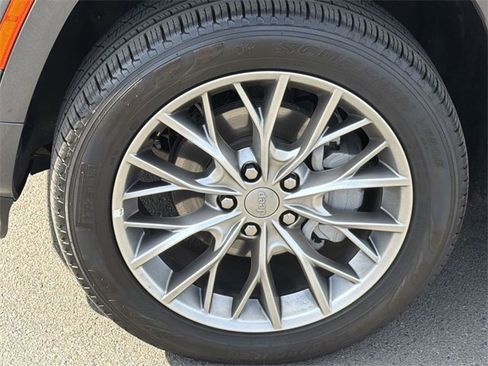 Used 2025 Jeep Grand Cherokee Summit image 17