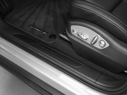 Certified 2025 Porsche Macan image 23