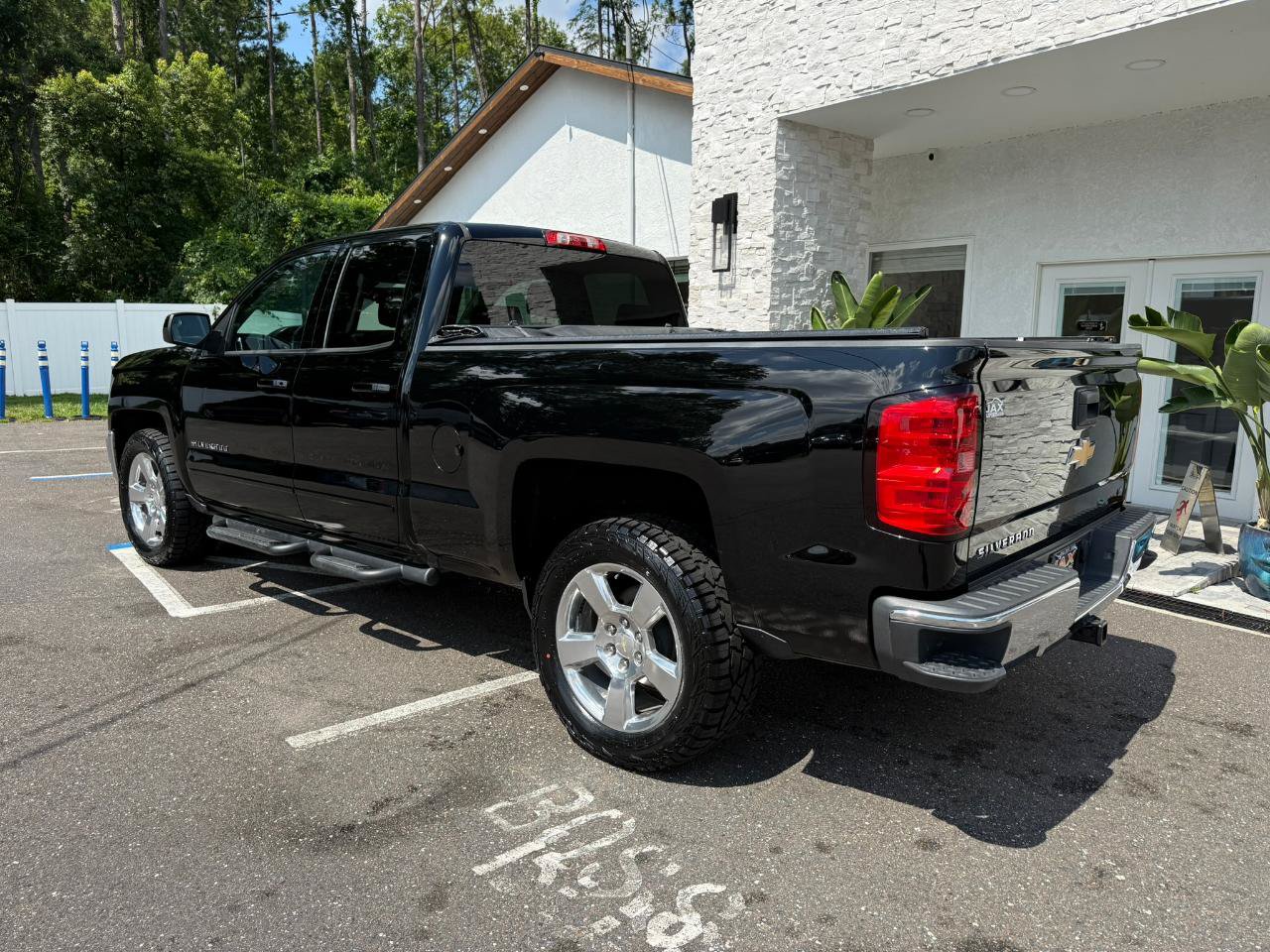 Used 2017 Chevrolet Silverado 1500 LT w/ All Star Edition RWD image 3