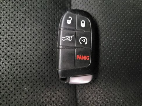 Used 2018 Jeep Grand Cherokee Altitude image 32