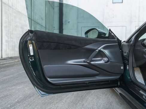 Used 2022 Ferrari 812 Competizione image 27