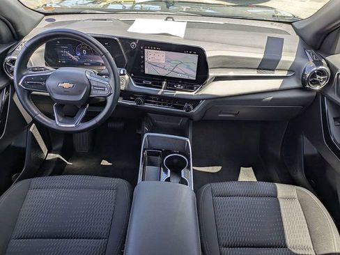 Used 2025 Chevrolet Equinox LT FWD image 14