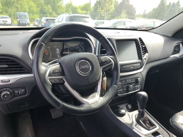 Used 2016 Jeep Cherokee Trailhawk w/ Cold Weather Group AWD/4WD image 15