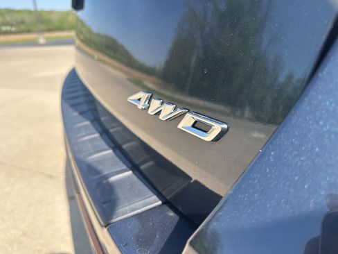 Used 2023 Ford Explorer XLT AWD/4WD image 8