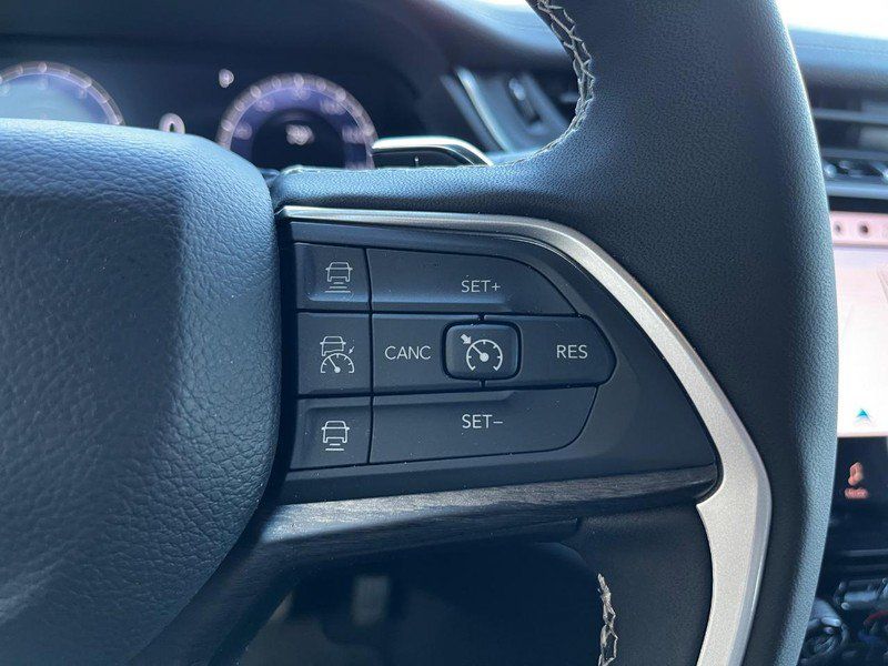 Used 2024 Jeep Grand Cherokee Limited AWD/4WD image 11
