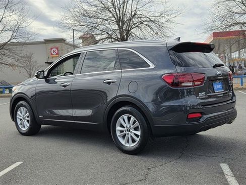 Used 2019 Kia Sorento LX w/ LX Convenience Package image 3