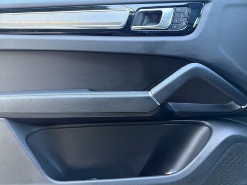 Certified 2023 Porsche Cayenne AWD/4WD image 12