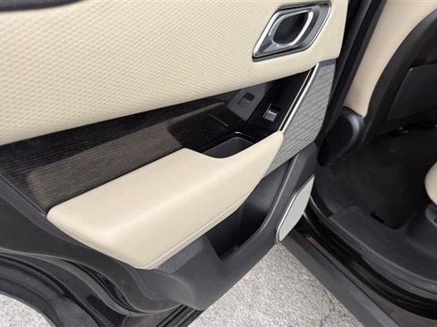 Used 2018 Land Rover Range Rover Velar R-Dynamic SE image 21