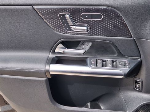 Used 2025 Mercedes-Benz GLA 250 4MATIC image 24