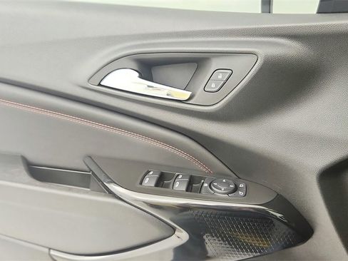 Certified 2024 Chevrolet Trax RS w/ Sunroof Package image 24