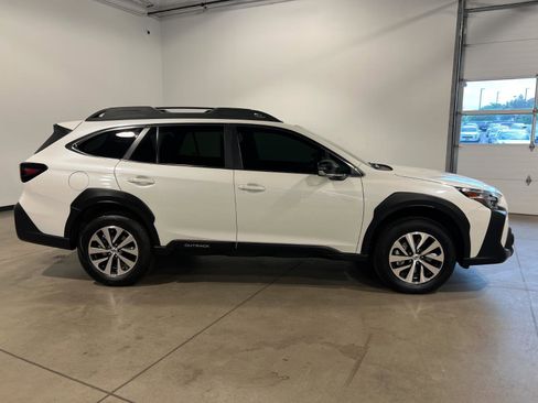Used 2024 Subaru Outback Premium AWD/4WD image 2