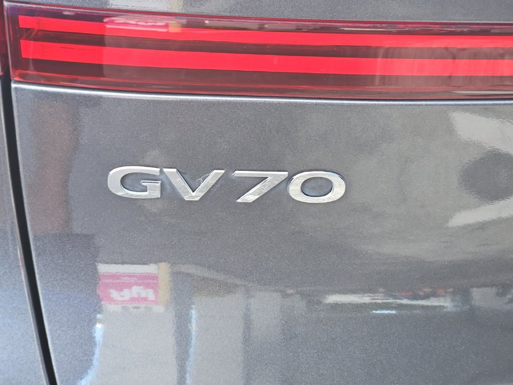 Used 2022 Genesis GV70 2.5T w/ Advanced Package AWD/4WD image 23