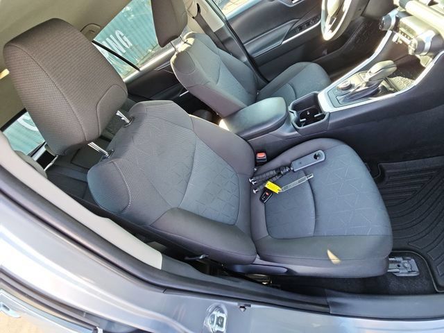 Used 2024 Toyota RAV4 XLE AWD/4WD image 30