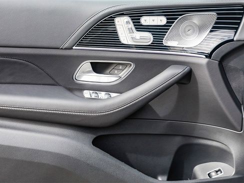 New 2026 Mercedes-Benz GLS 580 4MATIC image 21