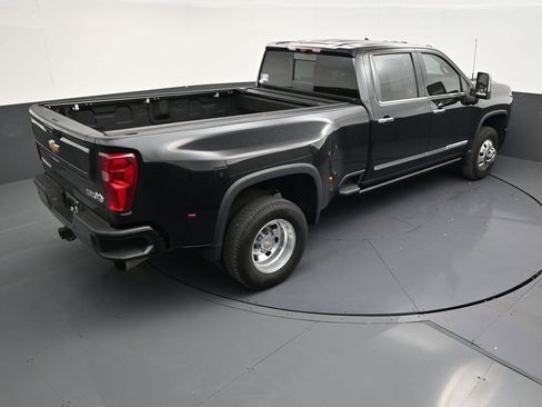 Used 2025 Chevrolet Silverado 3500 High Country w/ High Country Premium Package AWD/4WD image 16