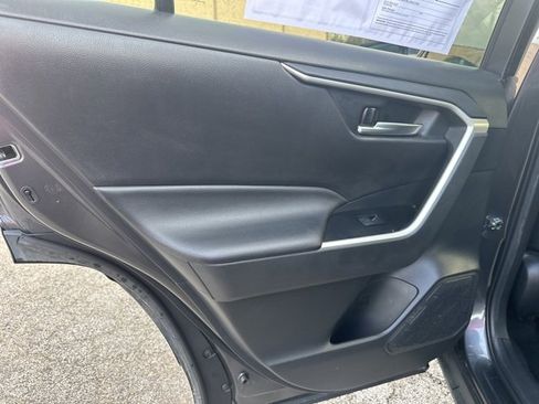 Used 2022 Toyota RAV4 XLE Premium image 21