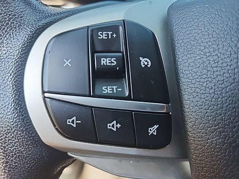Used 2021 Ford Explorer XLT w/ Equipment Group 202A RWD image 11