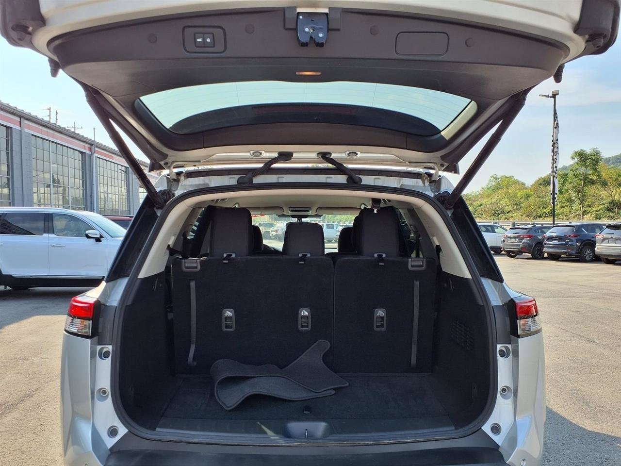 Used 2025 Nissan Pathfinder SV AWD/4WD image 10