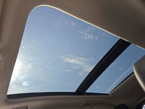 Used 2023 Kia Sportage SX image 3