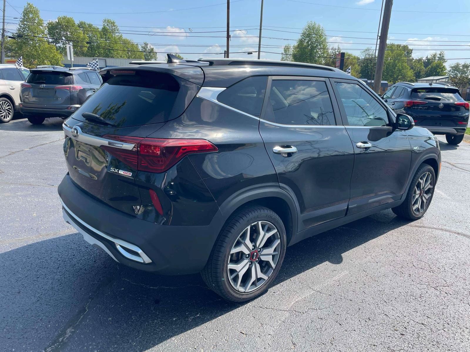 Used 2021 Kia Seltos SX w/ SX Sunroof Package AWD/4WD image 8