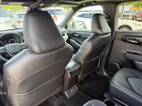 Used 2025 Toyota Highlander XSE AWD/4WD image 27