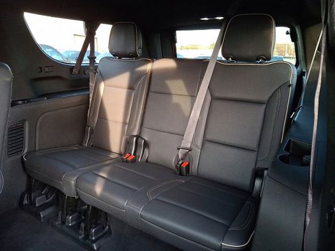 Used 2023 Chevrolet Suburban Premier image 21