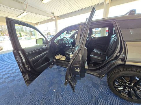 Used 2020 Jeep Grand Cherokee Altitude image 27
