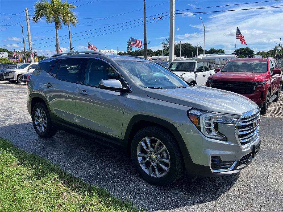 Used 2024 GMC Terrain SLT FWD image 4