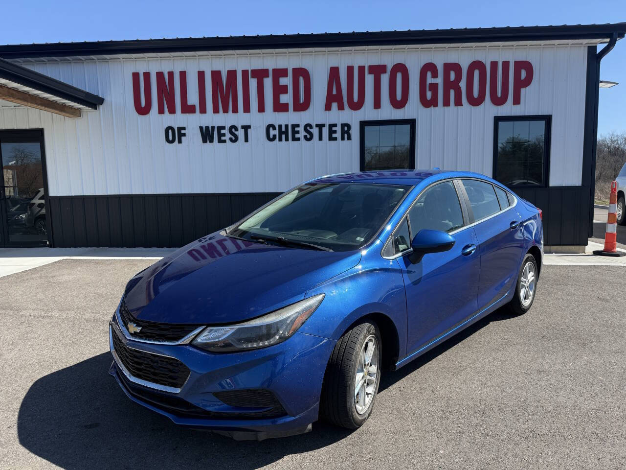 Used 2017 Chevrolet Cruze LT w/ Convenience Package FWD image 1