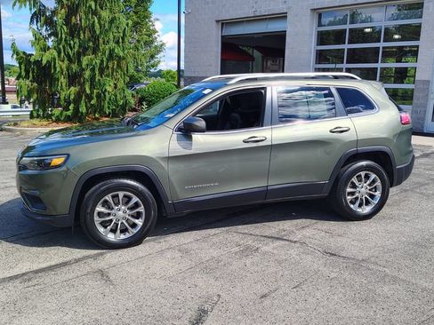 Used 2019 Jeep Cherokee Latitude Plus w/ Cold Weather Group AWD/4WD image 10