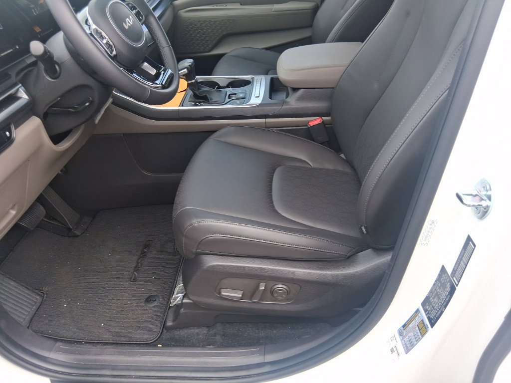 Certified 2026 Kia Carnival FWD image 13