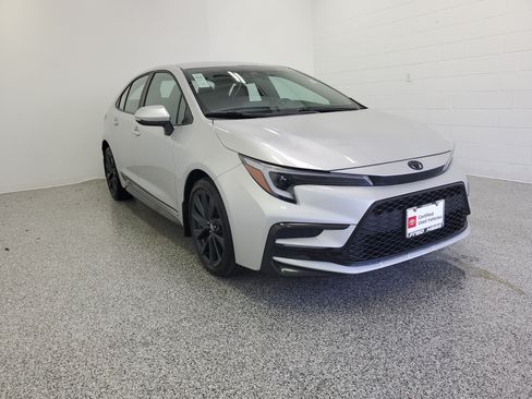 Used 2025 Toyota Corolla SE FWD image 7