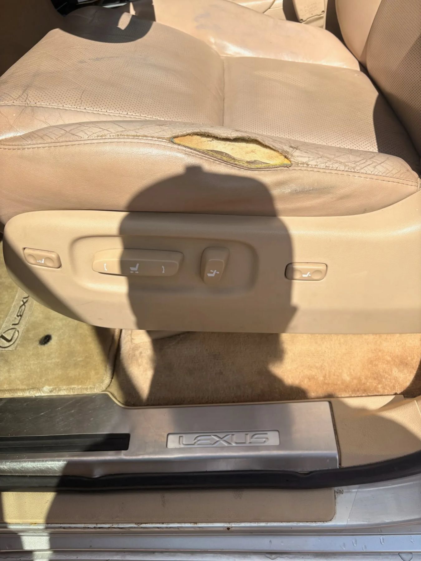 Used 2011 Lexus LX 570 4WD w/ Luxury Pkg image 12