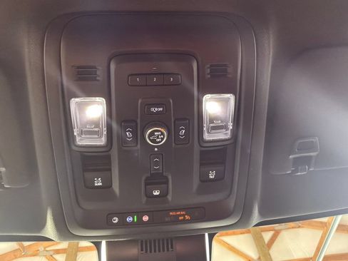 Used 2024 Chevrolet Tahoe High Country AWD/4WD image 23