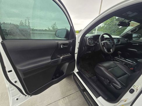 Used 2017 Toyota Tacoma TRD Pro AWD/4WD image 21