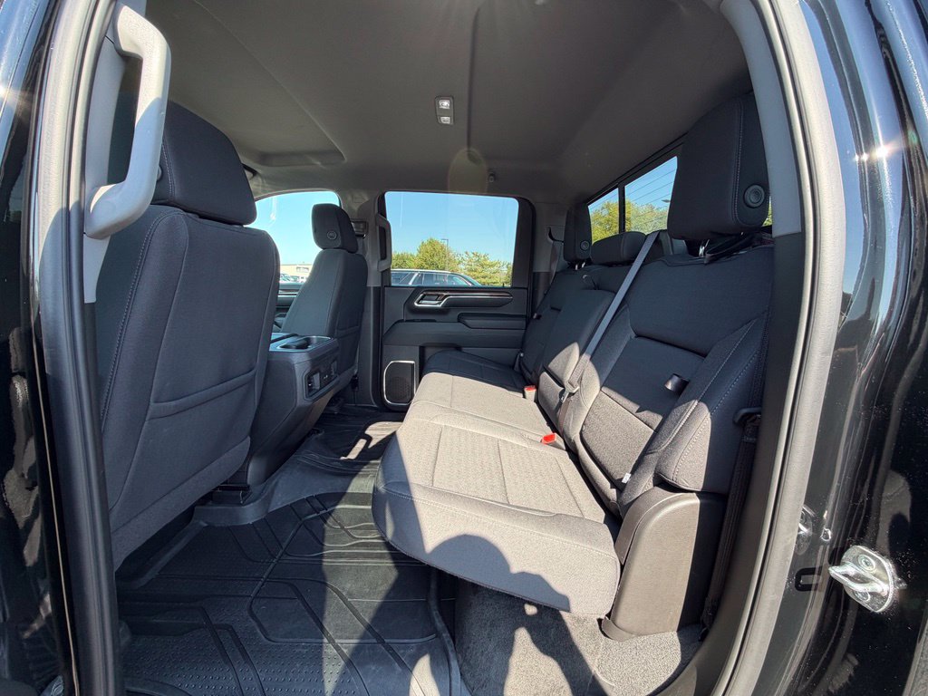 Used 2024 Chevrolet Silverado 2500 LT w/ Midnight Edition AWD/4WD image 6