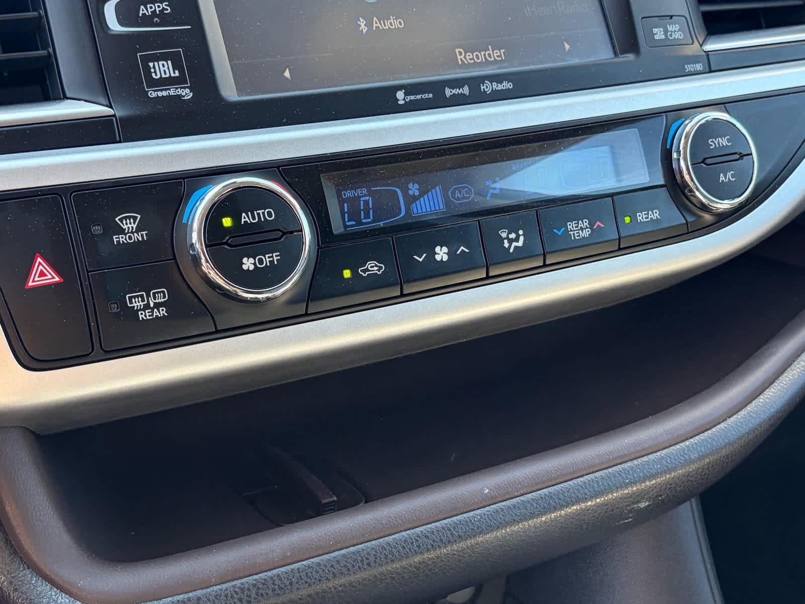 Used 2018 Toyota Highlander Limited w/ Carpet Mat Package (TMS) AWD/4WD image 18