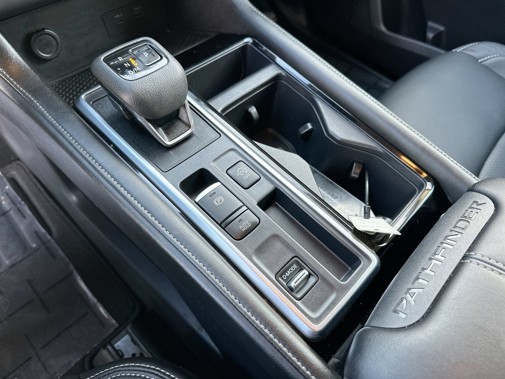 Used 2025 Nissan Pathfinder SV FWD image 19