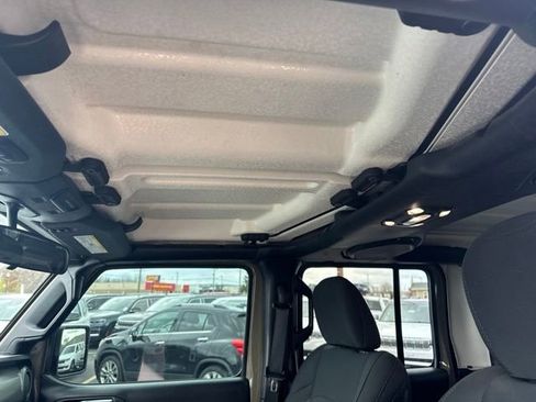 Used 2020 Jeep Gladiator Sport w/ Quick Order Package 24S AWD/4WD image 10