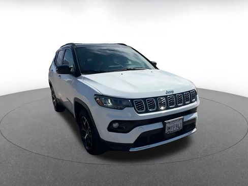 Used 2025 Jeep Compass Limited image 3