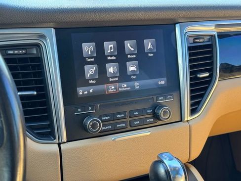 Used 2018 Porsche Macan Base w/ Premium Package Plus image 30