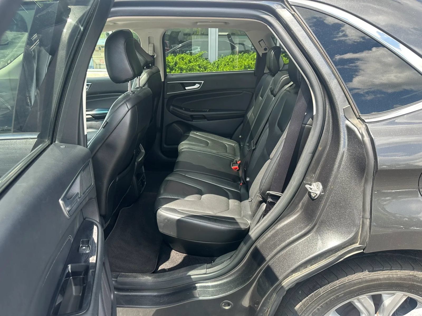 Used 2020 Ford Edge Titanium w/ Equipment Group 301A AWD/4WD image 10