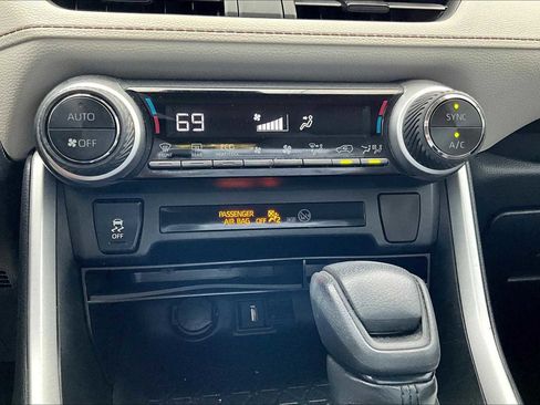 Used 2021 Toyota RAV4 XLE image 34